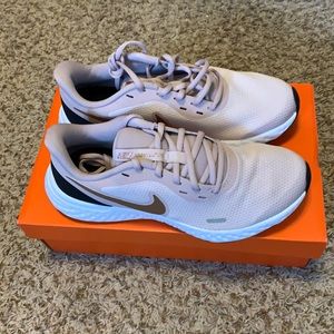 8.5 Women’s shoe, Pink, Nike